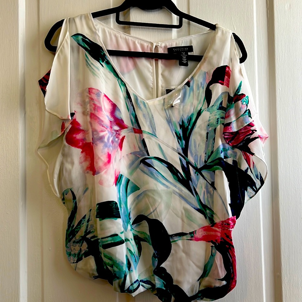 WHBM beautiful flutter sleeve top size M